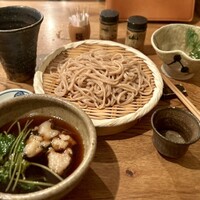 自家製粉石臼挽きうどん 青空blue 本店 - もつ入り付け汁うどん粗挽き