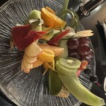 ロビーラウンジ - フルーツの盛り合わせ。ドラゴンフルーツが少し珍しかったですかね^_^