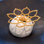 プレゼンテ スギ - 2025.6 我が家のクリームシチュー（フォアグラのテリーヌ、銚子産新玉葱ソテーと生クリームのエスプーマ、キタアカリのじゃがりこ）