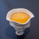 プレゼンテ スギ - 2025.6 大地の恵み（ニホンミツバチの蜂蜜、水牛ミルクのババロア）