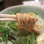 マルカイ札幌水産 - 「札幌名物！ラーサラ」麺リフト