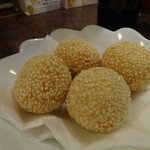 碧空 - 美しいゴマ団子！これもまた美味しい