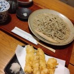 蕎麦切り 春のすけ - 大盛りお願いしたのに普通盛り↑が来てしまい。大盛り食べなそうなママと次女だからか、たまにあるんです笑 後から大盛り分別皿で頂きました♩女将さんの対応もお優しかったぁ♡