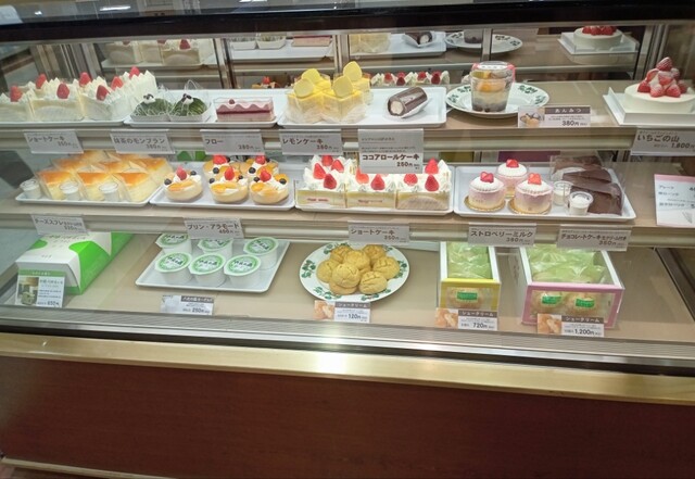 六花亭 イオンモール釧路昭和店 - 新富士（洋菓子）の写真