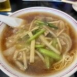 新華 - 細切り肉そば