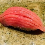 神田錦町 鮨たか晴 - 鮪（境港） ※分かれ身の部位