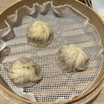 鼎泰豐 - 蟹味噌小籠包、黒豚小籠包