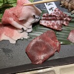 305888060 - 