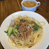 渋谷アチェーゾ - パスタC 　鶏肉と青梗菜・揚げごぼうの和風パスタ