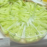 フルーツピークス エキュート大宮店 - メロン鮮やかな色