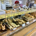 のぶ屋 - 肉うどんに揚げ物って、むつごいけど最後なのでひとつだけ。