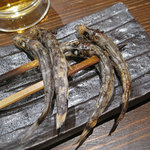 炭火焼専門食処 白銀屋 - 付き出しの干しメヒカリ焼き
