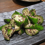 炭火焼専門食処 白銀屋 - きゅうりの浅漬け（赤しそ味）三百円