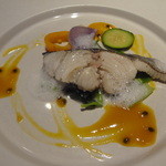 ラ ヴォワール - 築地より本日の鮮魚のスチーム、エキゾチックフルーツソースとココナッツの泡