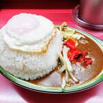 シュクリア - ポ－クカツ目玉カレ－の大盛り（辛さ３０・副菜）