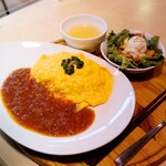 森の芽ぶき たまご舎 - 芽ぶきのトマトオムライス