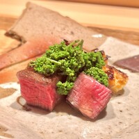 伯雲 - 黒毛和牛と白アスパラガスの炭火焼に花山椒を　こんがりシャキシャキのアスパラガスも美味しい♫
