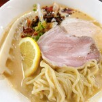 鶏料理 慶 - 冷たい味噌らぁ麺の麺