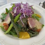 マザーリーフ - 季節限定なのかな？合鴨ローストとオレンジの彩りサラダ。