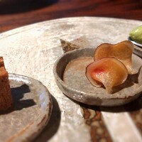la buche - 青紫蘇 / 酸凝固チーズ ビーツ 紅あずまパンデピス とり幸・手羽元