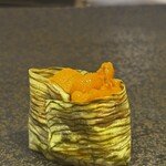305924746 - 