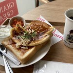 KANNON COFFEE - 自家製キャラメルバナナトーストとコーヒー