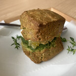 KANNON COFFEE 伏見店 - 濃厚抹茶ガナッシュとマスカルポーネのスコーンサンド