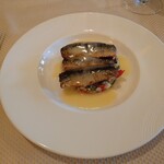ビストロ ペシェミニヨン - 料理写真:鰯 下はブルグル ブールブランソース