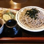 煮込みうどん かに屋 - 野菜天付き一人半ざるそば１１５０ざるそば円