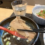 麺や旬香 - 豚チャーシュー　中々厚みもあるよ