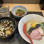 麺や旬香 - 限定麺、丼のセットで頂きます。