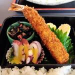 レストラン 牛石 - そのエビフライとか小鉢とか