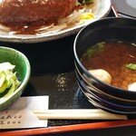 レストラン 牛石 - その味噌汁と漬物