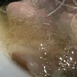 Fishmen - 貝と魚のアラ炊き中華そばライトのスープ