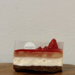PATISSERIE NAJAC - ラズベリーレアチーズケーキ
