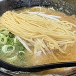 ラーメン五歩　 - ストレート中太麺