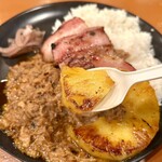 髙橋バーガー - リズムセッション限定マッサマンカレー