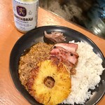 髙橋バーガー - リズムセッション限定マッサマンカレー