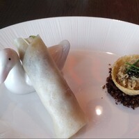 虎景軒 - 北京ダック 虎景軒オリジナルスタイル
                      ダックロールとリエット キャビア クリスピーカップ