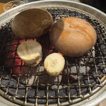 炭火焼肉ホルモン まるは - 