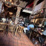 Elfde Gebod - 店内、2階や階段途中にもある