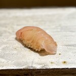 305950416 - 秋田からという、この本アラも見事！
                        弾力がちょーーど良くて、旨味もしっかり。
                        これも美味しい(^^)