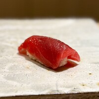 神楽坂すし旭飛 - 存じ上げない仲卸の、結乃花さんから。
                    山口の釣り、160kg超。赤身らしい赤身で美味。