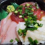 丼丸 d´Ome - 日替わり　漬けマグロ　えんがわ　あと白身