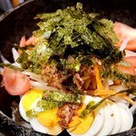 炭火焼肉屋台 たじま屋 - たっぷり量のサラダ