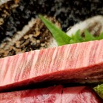 炭火焼肉屋台 たじま屋 - 「お肉のバーコードや～」　(特選黒毛和牛ヘレステーキ)