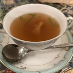 洋食屋　リーヴェ - 海老のコンソメスープ