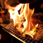 炭火焼肉屋台 たじま屋 - 「霜降り脂のキャンプファイアーや～」