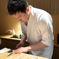 日本料理FUJI - 真剣な眼差しの藤岡氏。