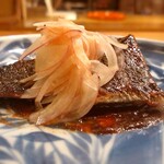 魚菜料理 縄屋 - 黒ムツ味噌漬け、干し柿ソース、玉ねぎ
